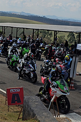 Curso de pilotagem em grupo (1)